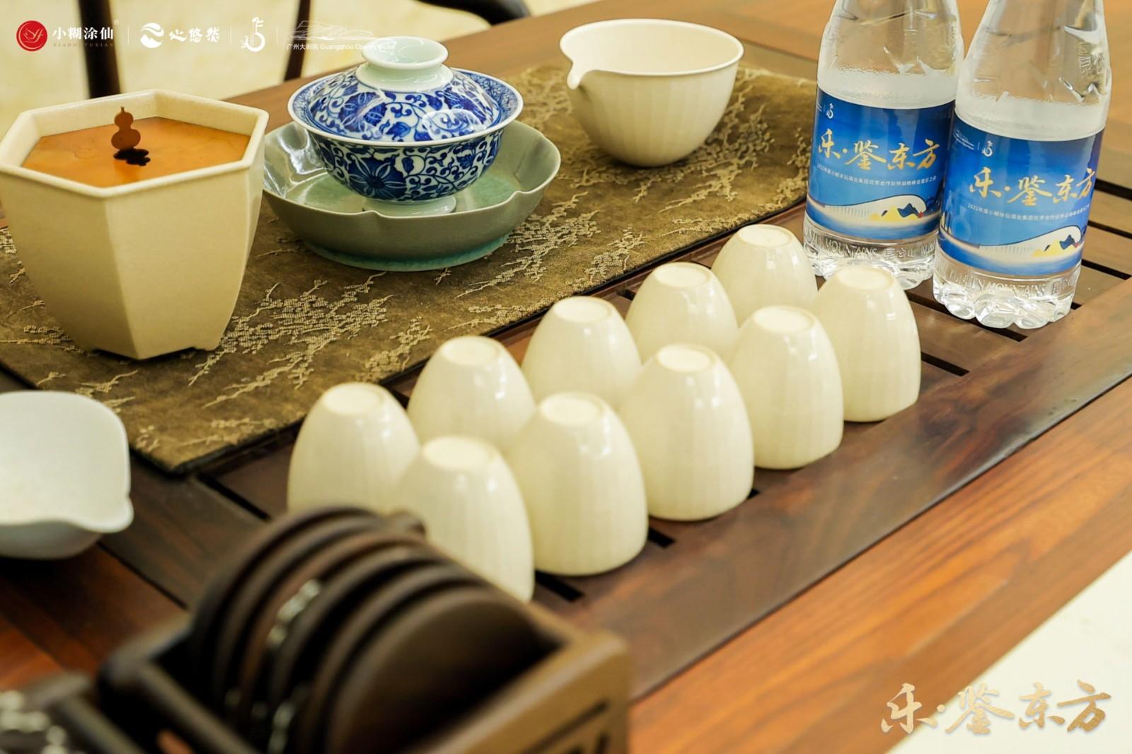 1653635013218472.jpg 乐·鉴东方——2022年度小糊涂仙酒业集团优秀合作伙伴战略峰会音乐之夜活动现场图25