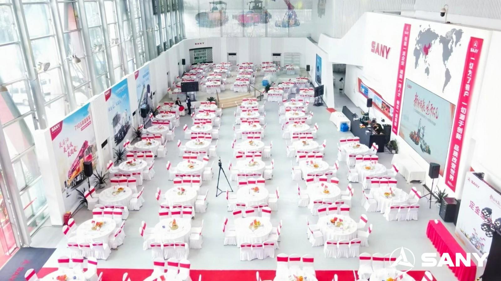 1747021070534885.jpg 三一2025款新能源产品上市发布会暨广东三一开业盛典活动现场图09