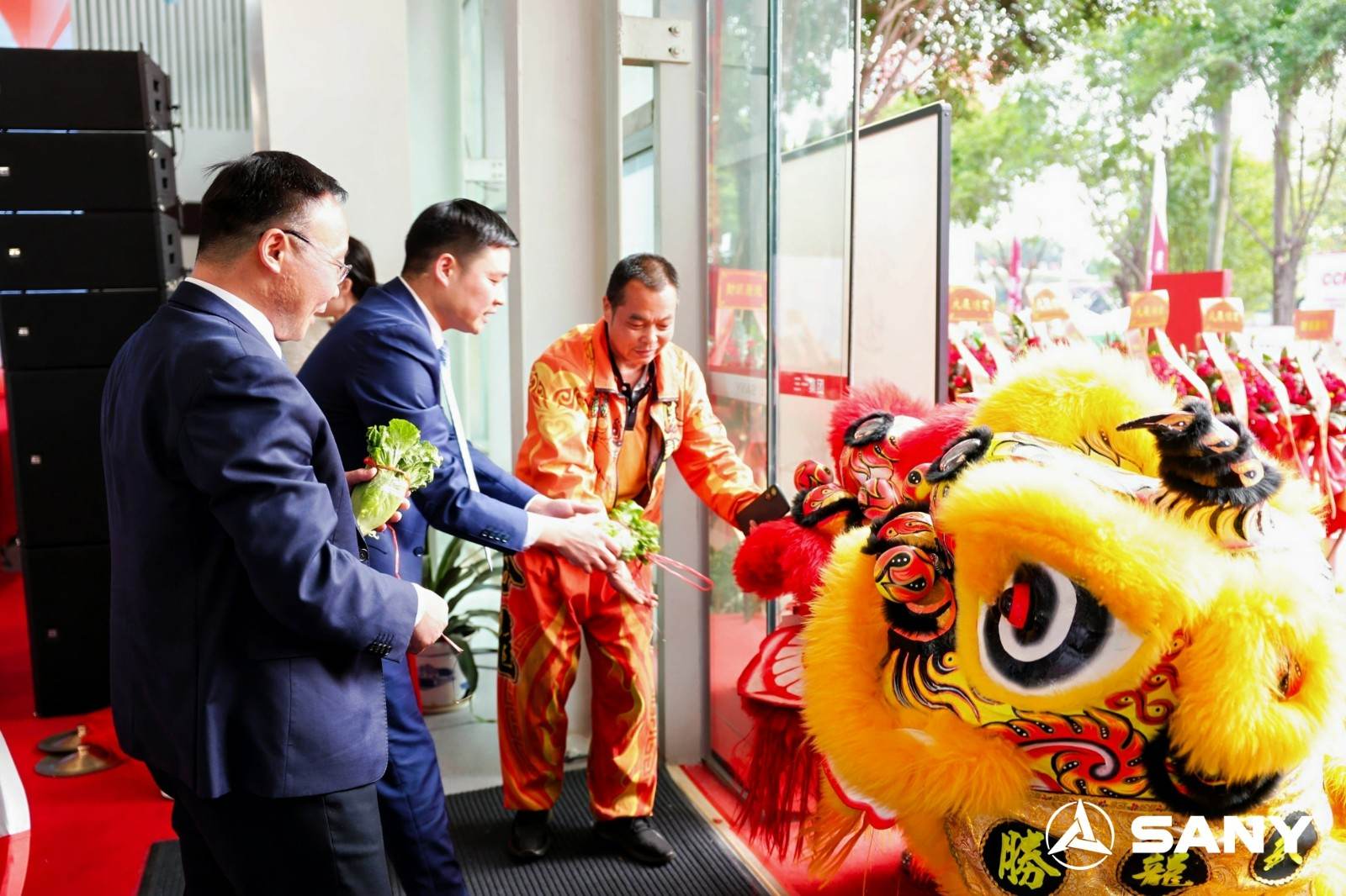 1747021514125089.jpg 三一2025款新能源产品上市发布会暨广东三一开业盛典活动现场图11