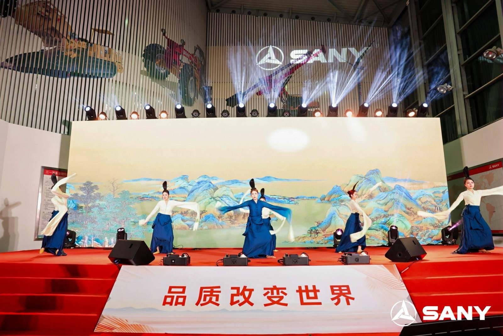 1747021705112820.jpg 三一2025款新能源产品上市发布会暨广东三一开业盛典活动现场图26