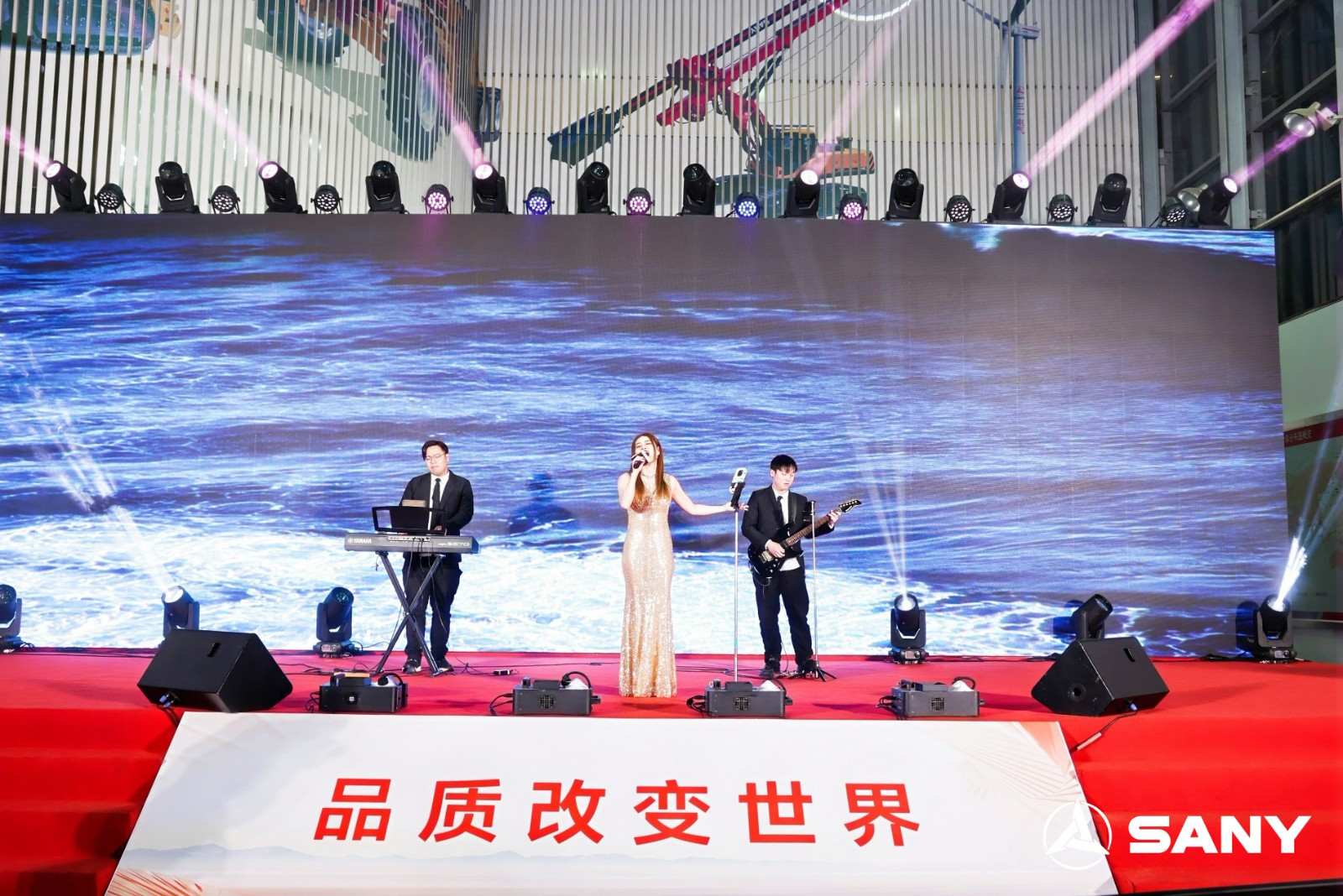 1747021705121022.jpg 三一2025款新能源产品上市发布会暨广东三一开业盛典活动现场图23