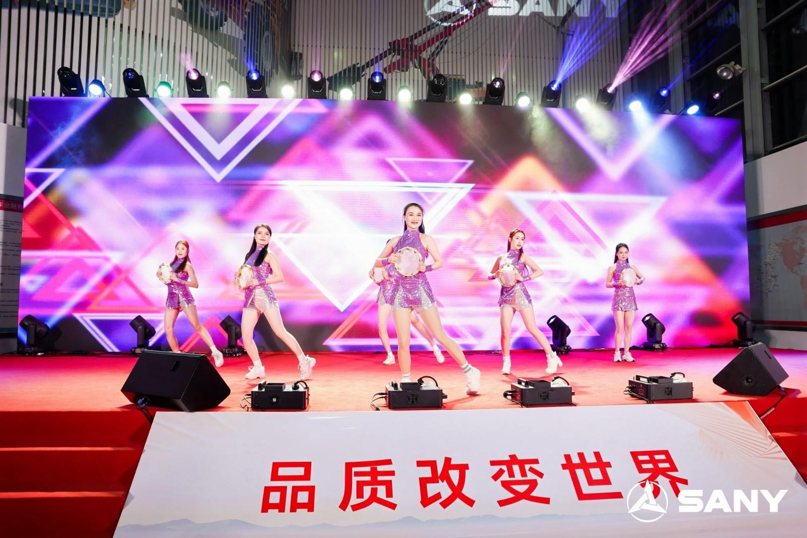 1747021705124112.jpg 三一2025款新能源产品上市发布会暨广东三一开业盛典活动现场图21